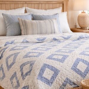 Geometric Woven Quilt Bedspread Queen Size Blue White Gray New With Tags